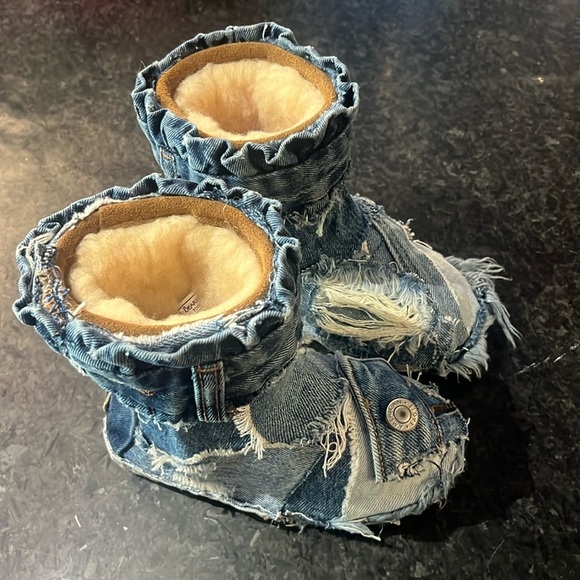 NWOT Kids BearPaw Denim Boots - Picture 2 of 7